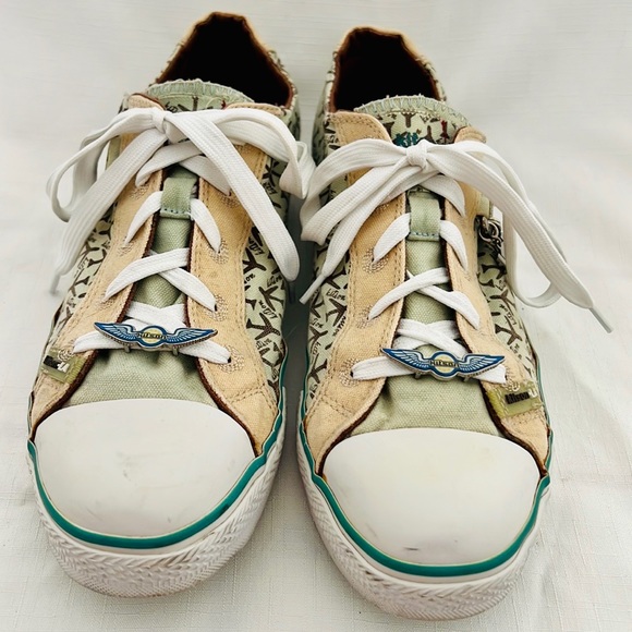 Kitson~LA / Jet Set Charmed Sneakers - Picture 3 of 14